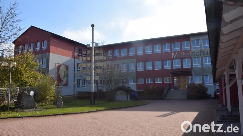 Immobilie der Gemeinde Altenstadt/WN. Die Mittelschule, angemietet vom Schulverband. Bild: fz