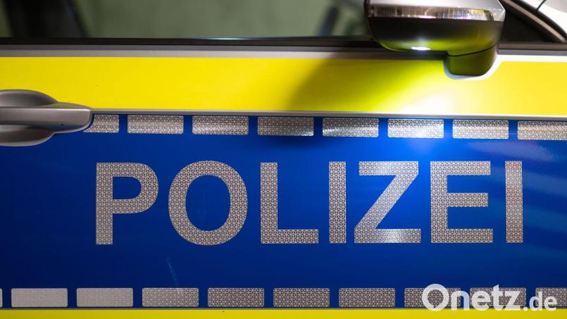 Die Polizei muss in den eigenen Reihen wegen Waffenmissbrauchs ermitteln. (Symbolbild) Bild: Robert Michael/dpa