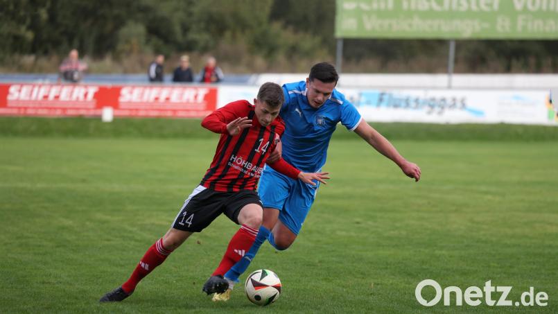 Fabian Geitner (links/Szene aus einem früheren Spiel) traf für den SC Luhe-Wildenau in Eggenfelden nur die Latte. Bild: Dieter Jäschke