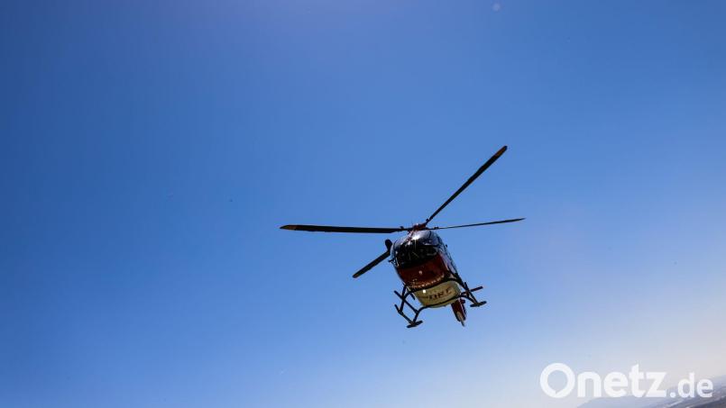Der Verunglückte wurde mit einem Hubschrauber ins Krankenhaus gebracht. (Symbolbild) Bild: Philipp von Ditfurth/dpa
