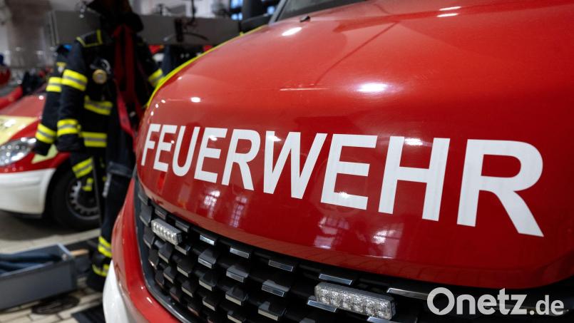 In München rückt die Feuerwehr zu einem Brand aus - ausgelöst beim Kochen. (Symbolbild) Bild: Sven Hoppe/dpa