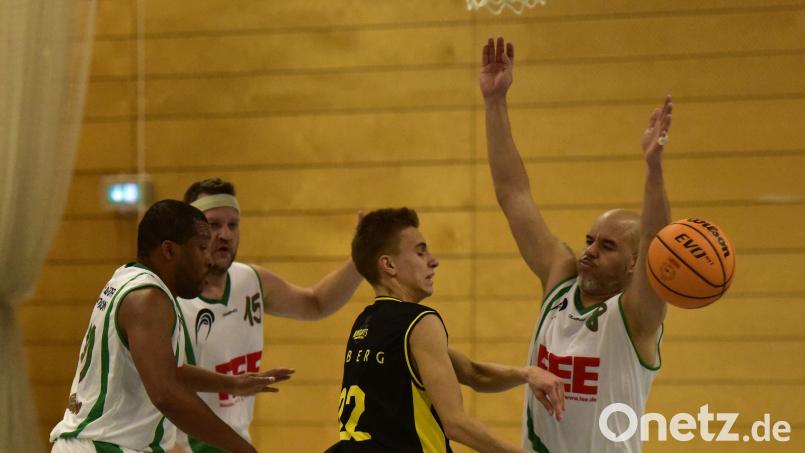 Die Schwarzenfelder Basketballer haben ihr erstes Saisonspiel gewonnen. Bild: ham