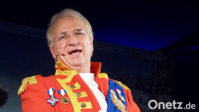 Kabarettist Wolfgang Krebs schlüpft gern in unterschiedliche Rollen, wie hier vor Kurzem als "König Edmund" in Kastl. Nun kommt er als einer der Juroren nach Amberg zur Bayerischen Witzemeisterschaft. Bild: jp