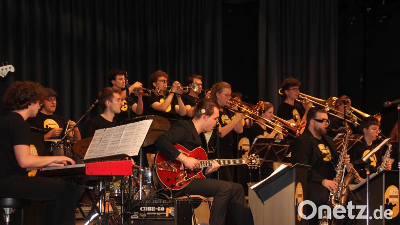 Das Landes-Jugendjazzorchester Bayern gab im Kettelerhaus ein beifallumrauschtes Konzert. Bild: kro