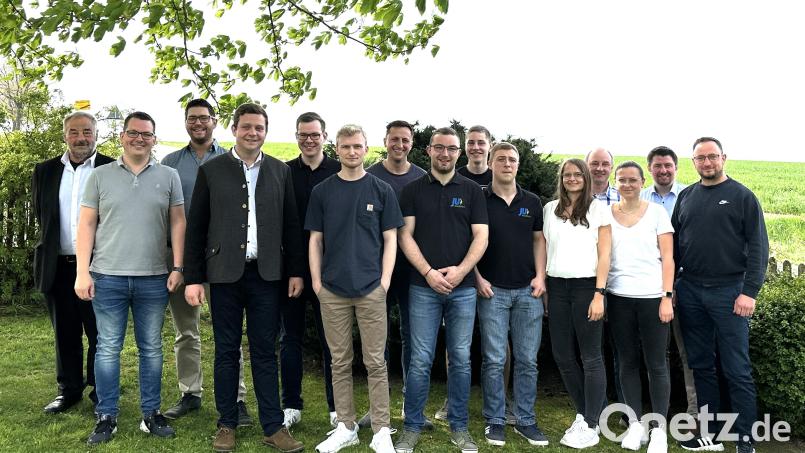 Die Junge Union (JU) Waldthurn mit Vorsitzendem Christian Müller (Vierter von links) stellt sich nach der Jahreshauptversammlung zum Gruppenfoto. Bild: fvo