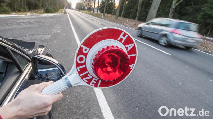 Die Polizei kontrollierte einen Autofahrer in Heimhof. Bild: Armin Weigel/dpa