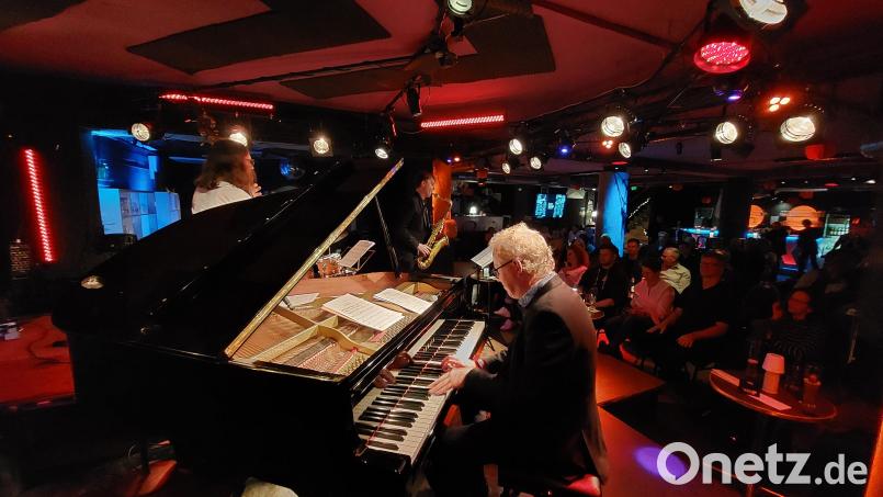 Das Michael-Flügel-Quartett spielt vor vollem Haus. Bild: Kunz