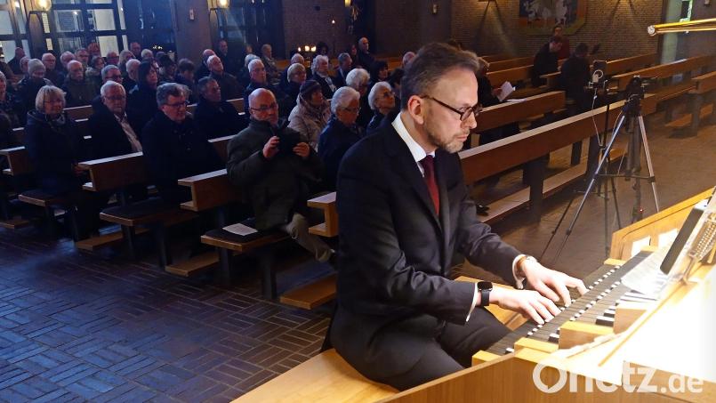 Ronny Krippner beim Konzert an der Zeilhuber-Orgel in der Kirche St. Sebastian. Bild: fpoz