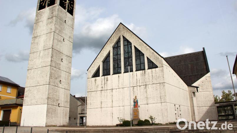 Erneut versuchten Unbekannte in der Pfarrkirche Mariä Himmelfahrt in Kirchenthumbach Feuer zu legen. Archivbild: lep