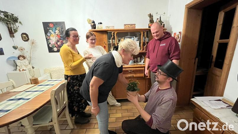 Derzeit wird für die „Treibjagd in die Ehe“ geprobt. Premiere des Dreiakters ist am Samstag, 2. November, um 20 Uhr in der Turnhalle des Missionshauses St. Peter in Tirschenreuth. Bild: Theatergruppe des Trachtenvereins &quot;Werdenfelser&quot; Tirschenreuth/exb