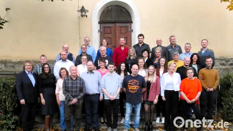 Irlbacher Blickpunkt Glas ehrt langjährige Mitarbeiter – gerade in Zeiten des Fachkräftemangels wichtige Stützen des Unternehmens. Bild: Wolfgang Sorgenfrei/exb