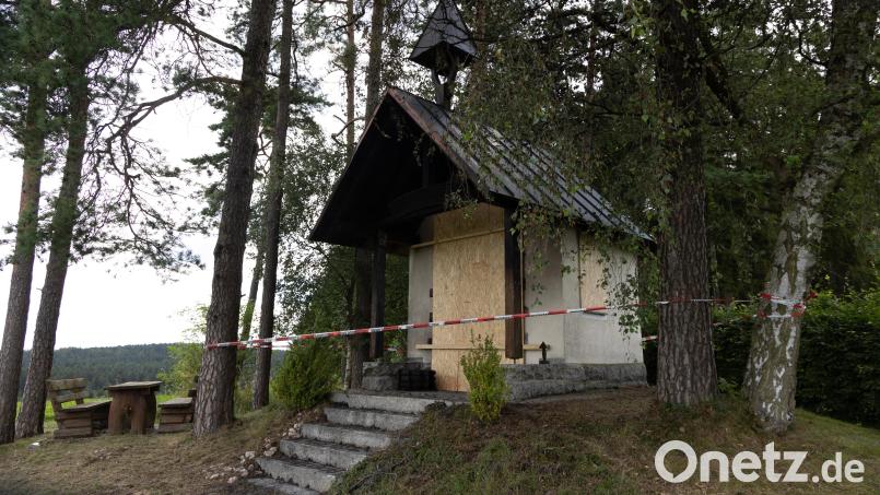 Derzeit ist die zerstörte Kapelle im Gemeindeteil Höll eine Brandruine. In der Oktober-Sitzung des Gemeinderates von Pullenreuth erkundigte sich Stephan Ott nach dem aktuellen Sachstand und wie es dort weitergeht. Archivbild: rw