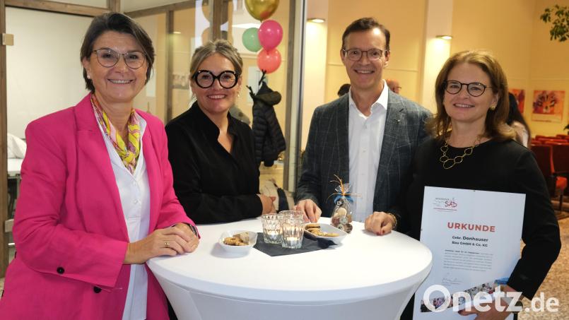 Cornelia Horsch, Elke Reinhart sowie Jürgen und Claudia Donhauser (von links) unterstützen die Initiative &quot;Integration SAD&quot;, aus der mittlerweile ein Verein geworden ist. Bild: Hirsch