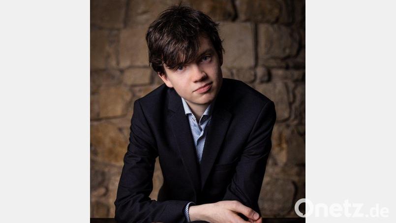 Julian Emanuel Becker ist erster Preisträger des Internationalen Johann-Sebastian-Bach-Wettbewerbs Leipzig und des Grotrian-Steinweg-Klavierwettbewerbs. Bild: Herberger Naidoo Produktion/exb