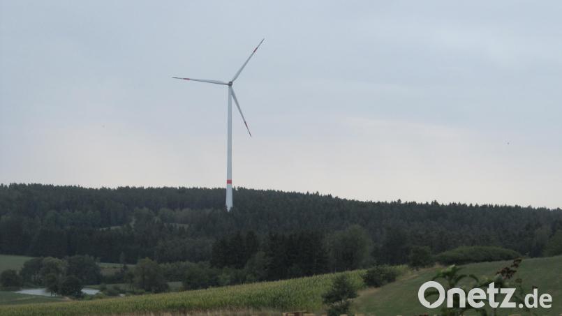 Dass Neunburg generell offen gegenüber erneuerbaren Energien ist, zeigt das Windrad bei Penting. Archivbild: bl