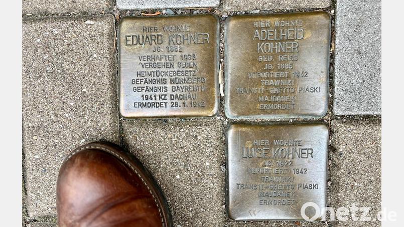 Die Stolpersteine in der Frauenrichter Straße 52 in Weiden erinnern an die jüdische Familie Kohner. Bild: Gabi Schönberger