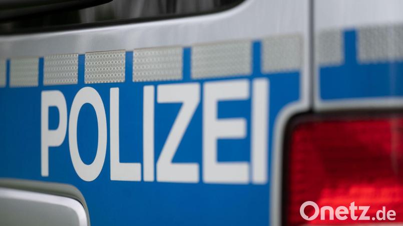 Zwei Jugendliche verschaffen sich unerlaubt Zutritt zu einem Vereinsheim in Brudersdorf bei Nabburg. Symbolbild: Marijan Murat/dpa