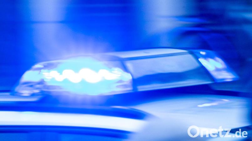 Wegen eines aggressiven 29-Jährigen musste die Polizei am Regensburger Bahnhof aktiv werden. Symbolbild: Jens Büttner/dpa