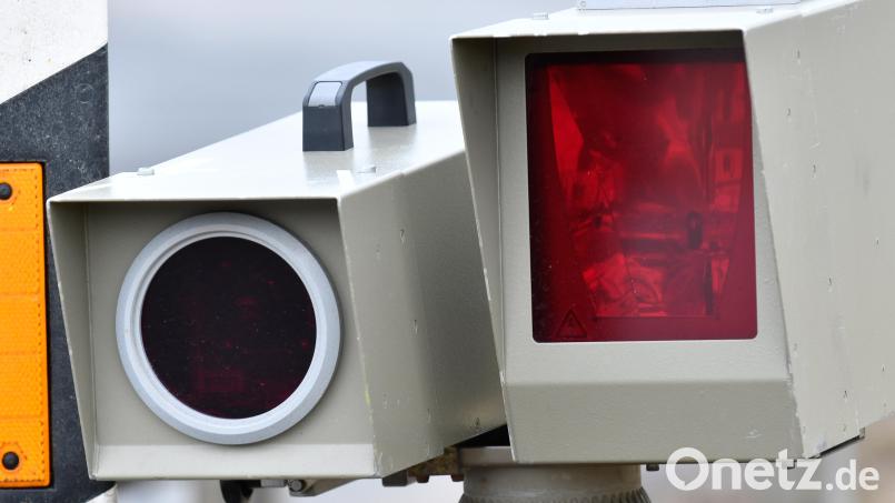 Aus Wut darüber, dass er geblitzt wurde, warf ein 59-Jähriger bei Bodenwöhr das Gerät kurzerhand um. Archivbild: Petra Hartl