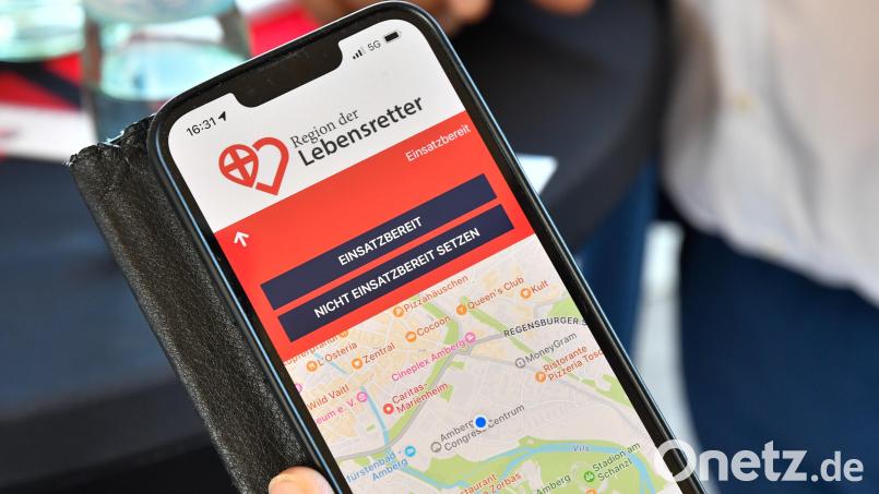Ein Ersthelfer konnte mithilfe der Lebensretter-App einen 40-jährigen Mann nach einem Herz-Kreislauf-Stillstand reanimieren. Bild: Petra Hartl
