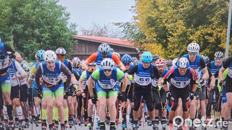 Bernhard Langer (Nummer 61) beim Start zum Moorgrund Rollski-Marathon in Ruhla. Bild: Langer/exb