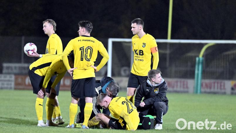 Keine Zeit zum Verschnaufen bleibt dem FC Amberg in der Landesliga Mitte. Am Samstag führt die Reise nach Deggendorf, nachdem es am Donnerstag (Szene) eine Heimniederlage gegen Roding gesetzt hat. Bild: Hubert Ziegler