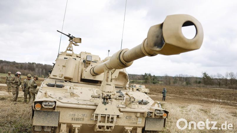 Eine US-amerikanische Panzerhaubitze steht bei einer Artillerie-Übung auf dem Truppenübungsplatz Grafenwöhr. Symbolbild: Daniel Löb/dpa