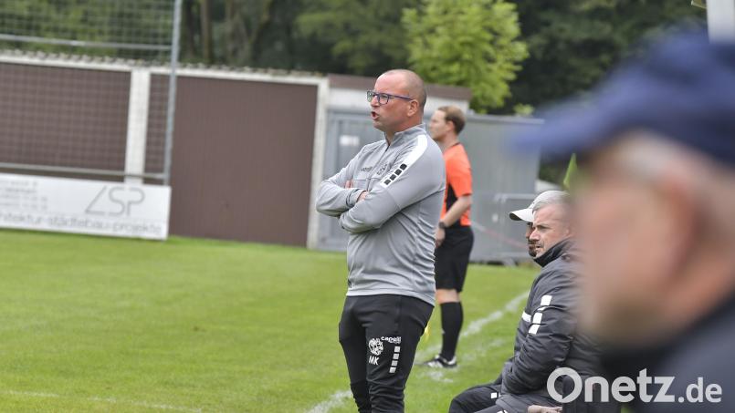 DJK-Trainer Markus Kipry rüttelte seine Spieler in der Halbzeit wach. Archivbild: Hubert Ziegler