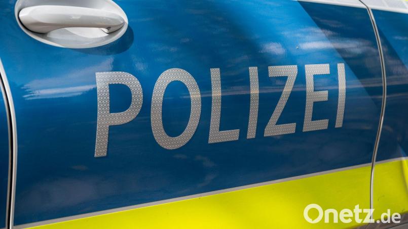Die Polizei in Amberg hatte am Freitag, 1. November 2024, mit einem Autofahrer zu tun, auf den nun gleich mehrere Anzeigen warten. Symbolbild: Daniel Vogl/dpa