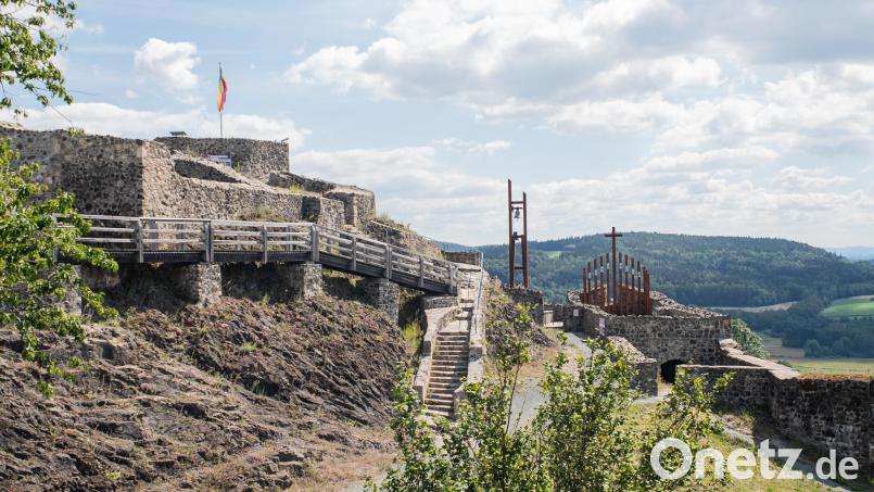Von der Burg Waldeck aus wurde über Jahrhunderte das Kemnather Land regiert. Seit über 40 Jahren baut der Heimat- und Kulturverein Waldeck die Burg so wieder auf, dass erkennbar ist, wo früher Gebäude und Türme standen. Archivbild: Lukas Meister