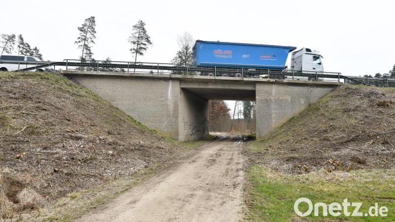 Bei der Unterführung „Wolfsgrube“ an der B 85 ist wegen ihres maroden Zustandes ein Neubau fällig. Abgerissen wird sie erst im Frühjahr 2025. Bild: Petra Hartl