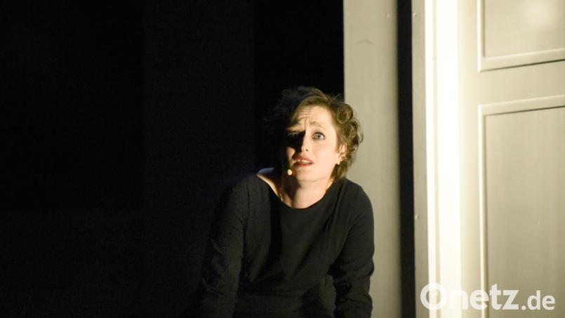Weinen ums LTO? Mica Bara steht als Edith Piaf kurz vor dem Zusammenbruch. Archivbild: Tobias Schwarzmeier