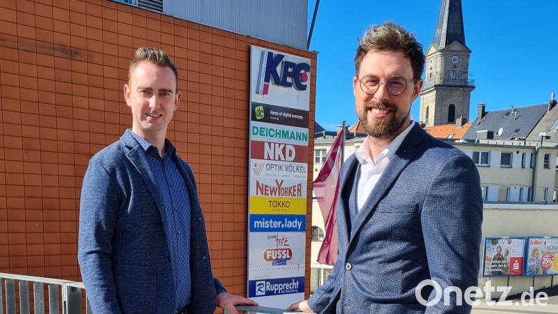 Wechsel beim Center-Management im KEC: Christopher Kreuzer (rechts) löst seinen Vorgänger Nico Seidel ab. Bild: KEC Marktredwitz/exb