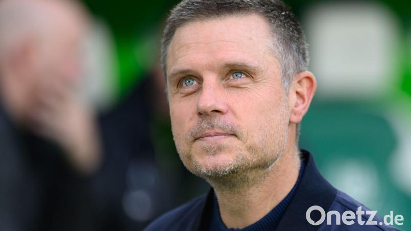 Die Bayern-Fußballerinnen von Trainer Alexander Straus waren im Spitzenspiel gegen Frankfurt gefordert. Bild: Swen Pförtner/dpa