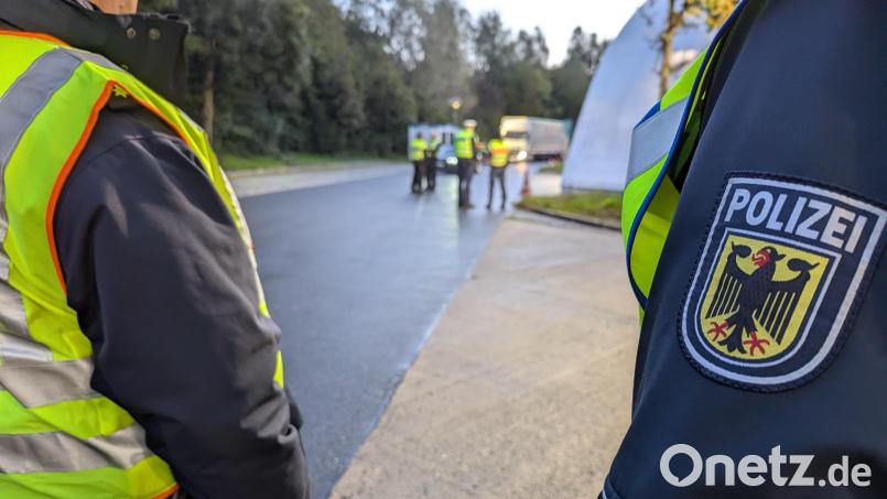 Regelmäßig finden an der A 6 Grenzkontrollen statt. Jüngst gingen dabei eine unberechtigt eingereiste Frau und ein gesuchter Ladendieb ins Netz der Bundespolizei. Bild: Bundespolizei