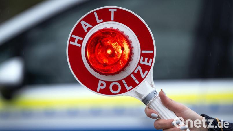 Die Polizei kontrollierte einen Autofahrer bei Bärnau. Symbolbild: Soeren Stache/dpa