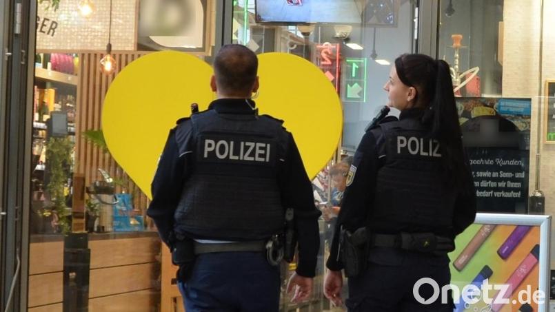Eine Frau hat in Regensburg bei einer Kontrolle einen Polizisten gebissen. Symbolbild: Bundespolizei