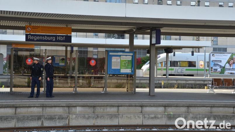 Am Bahnhof in Regensburg hat ein Lokführer einen betrunkenen Fahrgast geschlagen. Symbolbild: Bundespolizei