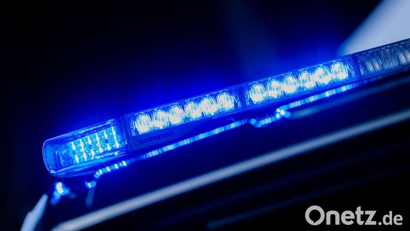 In Amberg hat ein Unbekannter einen Container eines Elektrofachmarktes aufgebrochen. Bild: Rolf Vennenbernd/dpa