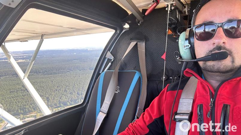 Stefan Fischer hat ein nicht alltägliches Hobby: Als Inhaber der Sportpiloten-Lizenz genießt er ein- bis zweimal im Monat im Cockpit eines Ultraleichtflugzeugs unsere Gegend ganz von oben. Bild: Stefan Fischer