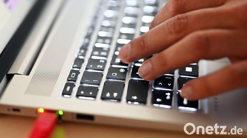 Heimatforscher Harald Fähnrich hat ein Problem: Sein E-Mail-Konto wurde gehackt. Symbolbild: Uli Deck/dpa