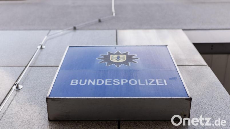 Die Bundespolizei sucht nach Zeuginnen und Zeugen. (Symbolbild) Bild: Daniel Karmann/dpa