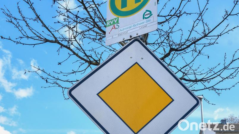 Die Bushaltestellen an der Ebermannsdorfer Hauptstraße werden ab Donnerstag, 7. November, wieder angefahren. Symbolbild: Petra Hartl