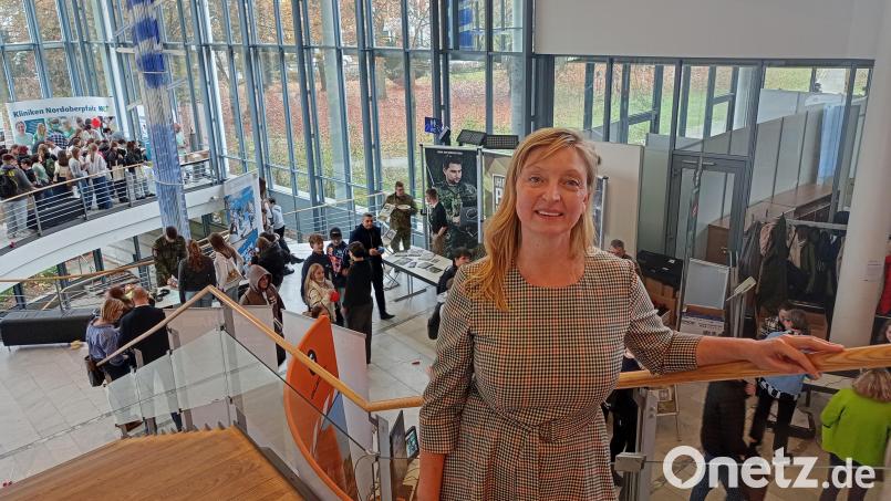 Volles Haus zum Motivationstag &quot;Berufliche Bildung&quot; am Mittwoch in der Max-Reger-Halle. So kann´s weitergehen, freut sich Jutta Kistner, seit 1. November die neue Geschäftsführerin der Halle. Bild: shl