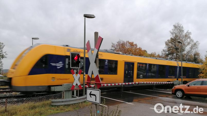 Die Stadt Nabburg klagt gegen den Planfeststellungsbeschluss zur Beseitigung des Bahnübergangs. Archivbild: Thomas Schaller