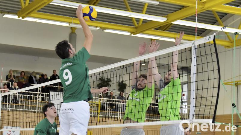 Julius Spantig (Nummer 9) spielte schon vor zwei Jahren für Schwabing in Amberg. Früher stand er für den VC/DJK auf dem Parkett. Bild: Hubert Ziegler
