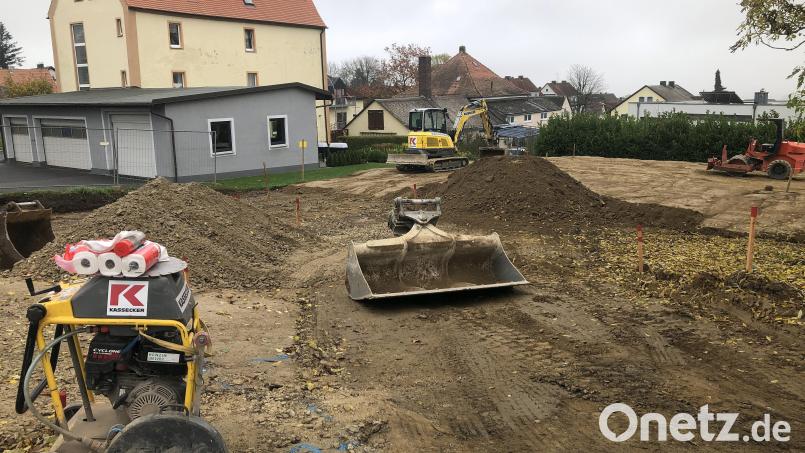 Das Grundstück an der Steinwaldstraße ist seit geraumer Zeit Eigentum der Marktgemeinde Fuchsmühl, die aus dem bislang brachliegenden Areal einen Verweilort schaffen will. Bild: wro
