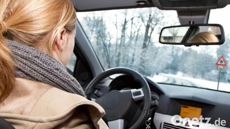 Wer bei Eis und Schnee sicher unterwegs sein will, sollte sein Fahrzeug vor Winterbeginn einmal durchchecken (lassen). Symbolbild: Jan Schuler –  stock.adobe.com
