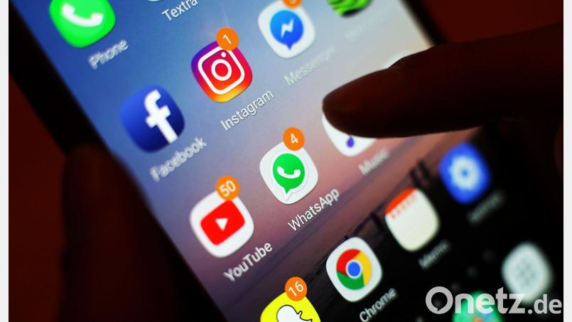 Bisher werden Altersbeschränkungen für soziale Netzwerke fast nirgendwo kontrolliert. (Symbolbild) Bild: Yui Mok/PA Wire/dpa