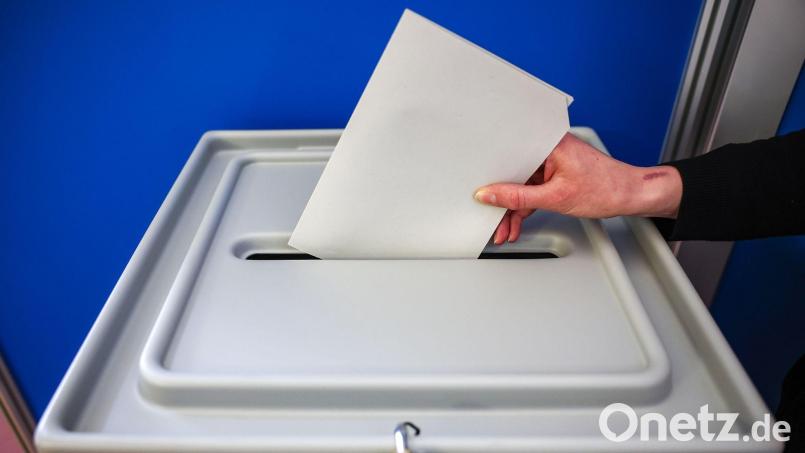 Am Sonntag, 24. November, wird in Eslarn über die Änderung eines Straßennamens abgestimmt. Symbolbild: Jan Woitas/dpa